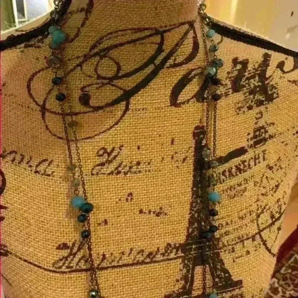 Beautiful New Condition Necklaces OS - Picture 2 of 5